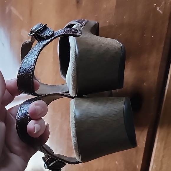 Dansko Sam Brown Floral Tooled leather Mary Jane clogs size 39 - Picture 5 of 7